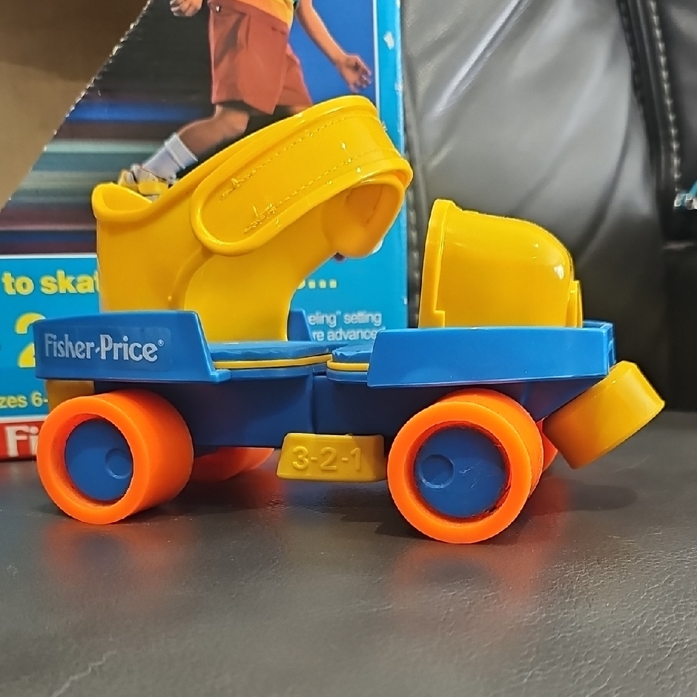Fisher-Price • 1-2-3 Roller Skates